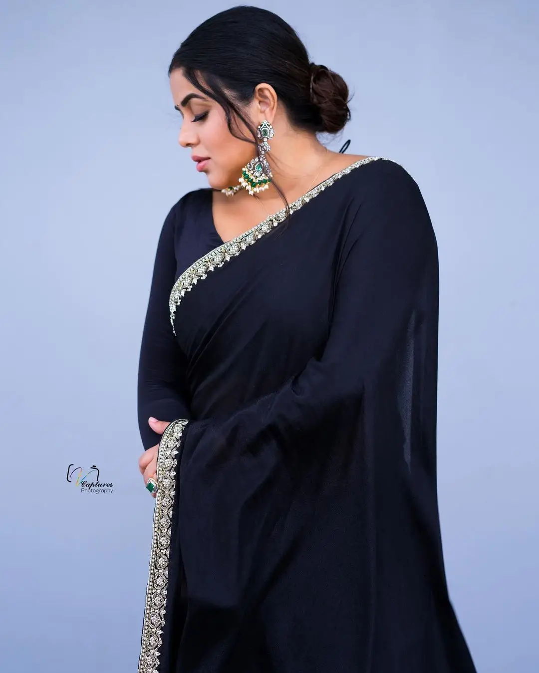 SOUTH INDIAN ACTRESS POORNA STILLS IN BLACK SAREE 8